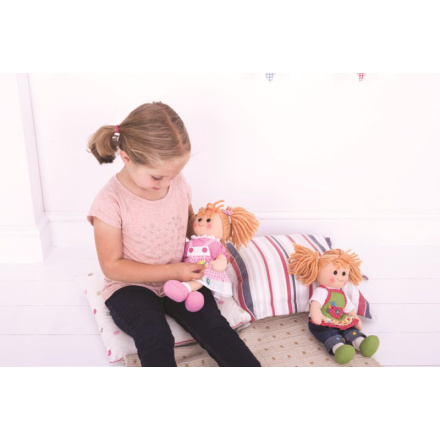 Hračka Bigjigs Toys Růžový kabátek s čepičkou pro panenku 28 cm, BJD528