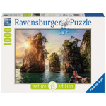 RAVENSBURGER Puzzle Útesy v jezeře Cheow Lan, Thajsko 1000 dílků 125588